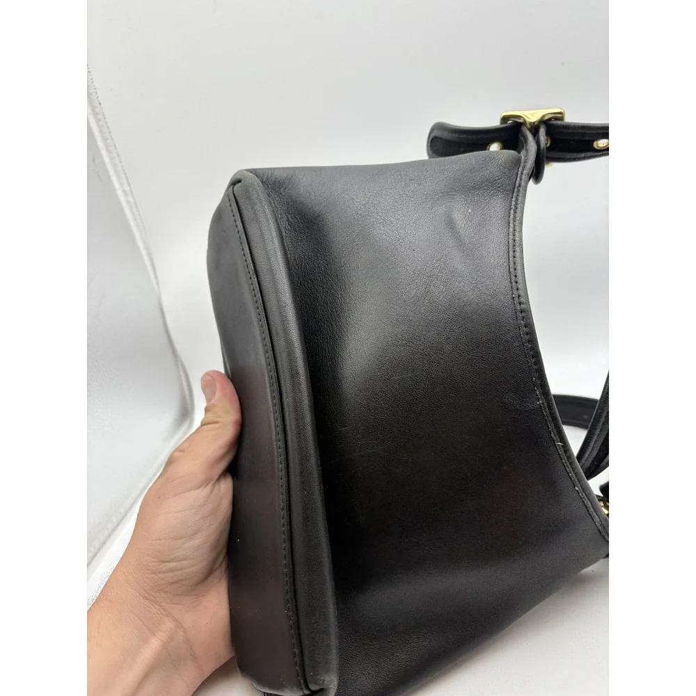Vintage Coach Black Leather Legacy Pocket Zip Small Shoulder Bag Hobo 9136